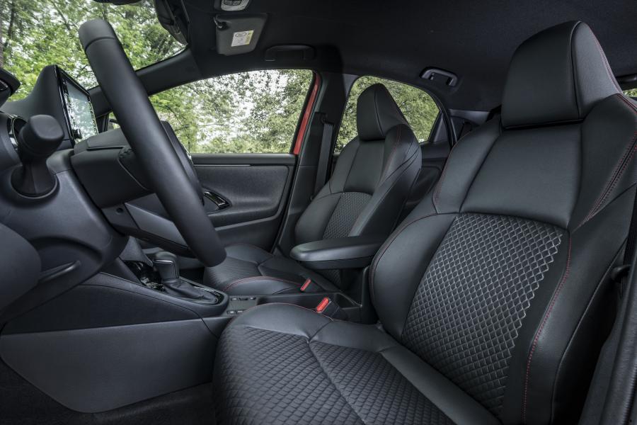 Интерьер Toyota Yaris Hybrid 2020 года  (WW) (фото 107 из 111)